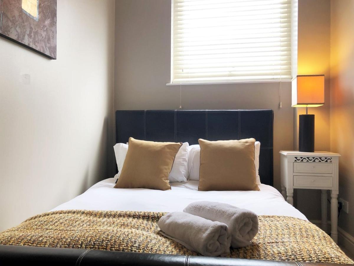 The Courtyard 2 Bedroom Apartments In Central Windsor With Parking エクステリア 写真