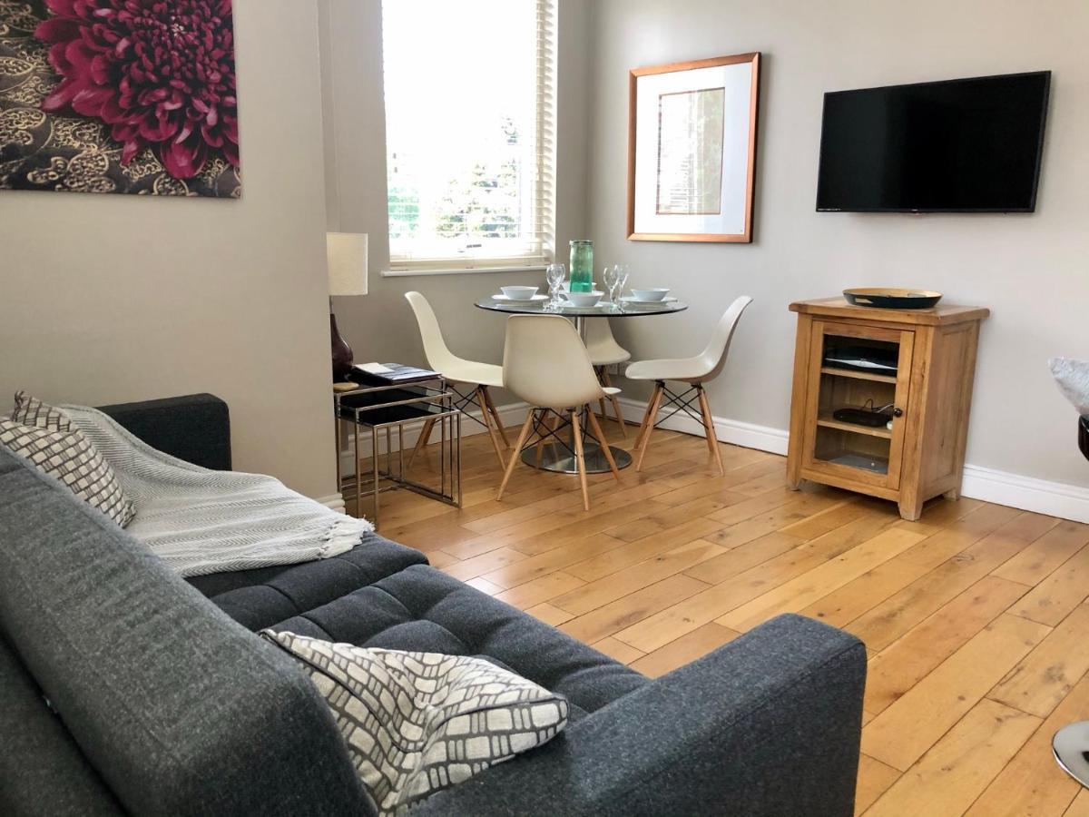 The Courtyard 2 Bedroom Apartments In Central Windsor With Parking エクステリア 写真