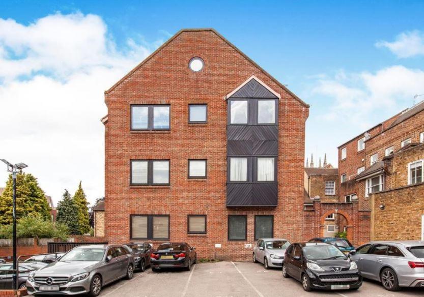 The Courtyard 2 Bedroom Apartments In Central Windsor With Parking エクステリア 写真