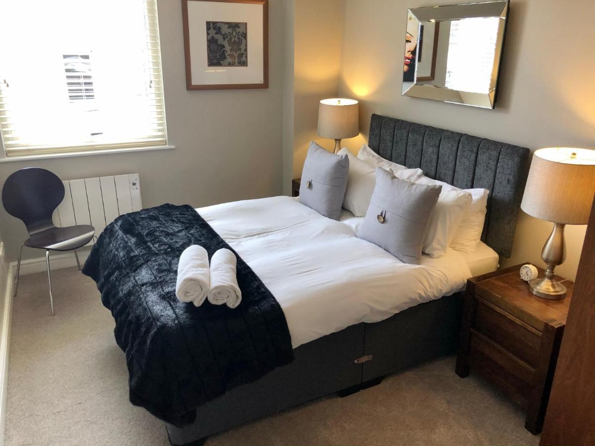 The Courtyard 2 Bedroom Apartments In Central Windsor With Parking エクステリア 写真