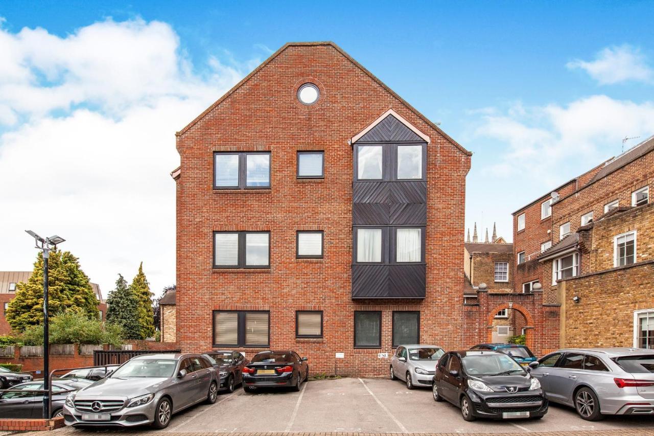 The Courtyard 2 Bedroom Apartments In Central Windsor With Parking エクステリア 写真
