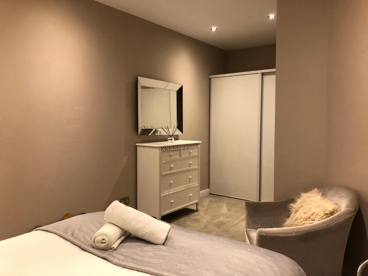 The Courtyard 2 Bedroom Apartments In Central Windsor With Parking エクステリア 写真