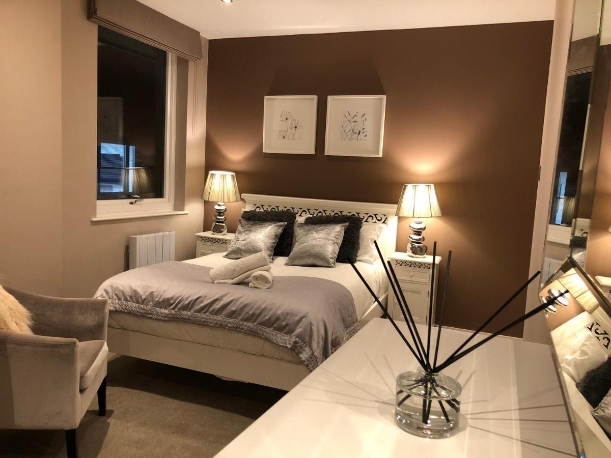 The Courtyard 2 Bedroom Apartments In Central Windsor With Parking エクステリア 写真