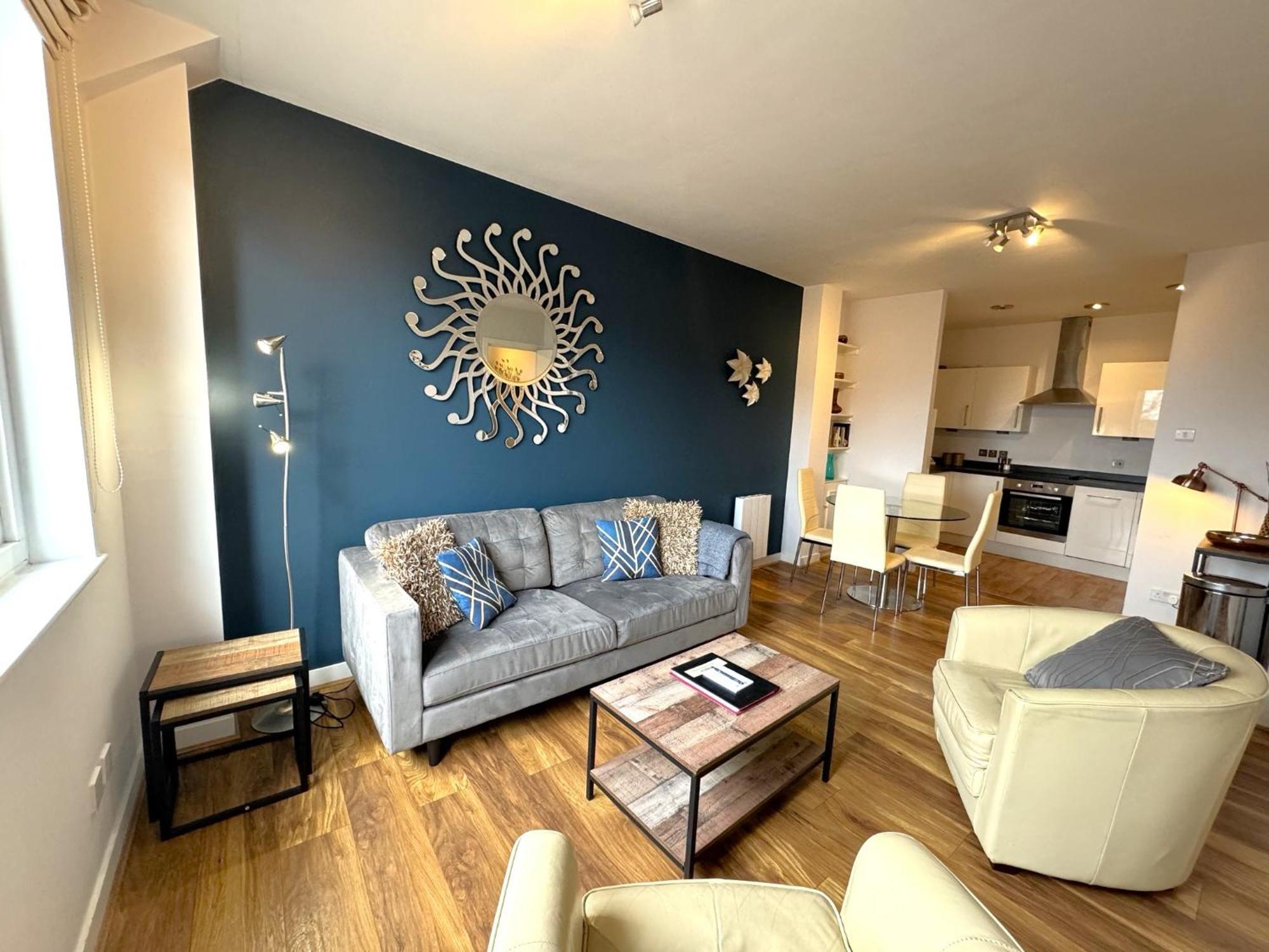 The Courtyard 2 Bedroom Apartments In Central Windsor With Parking エクステリア 写真