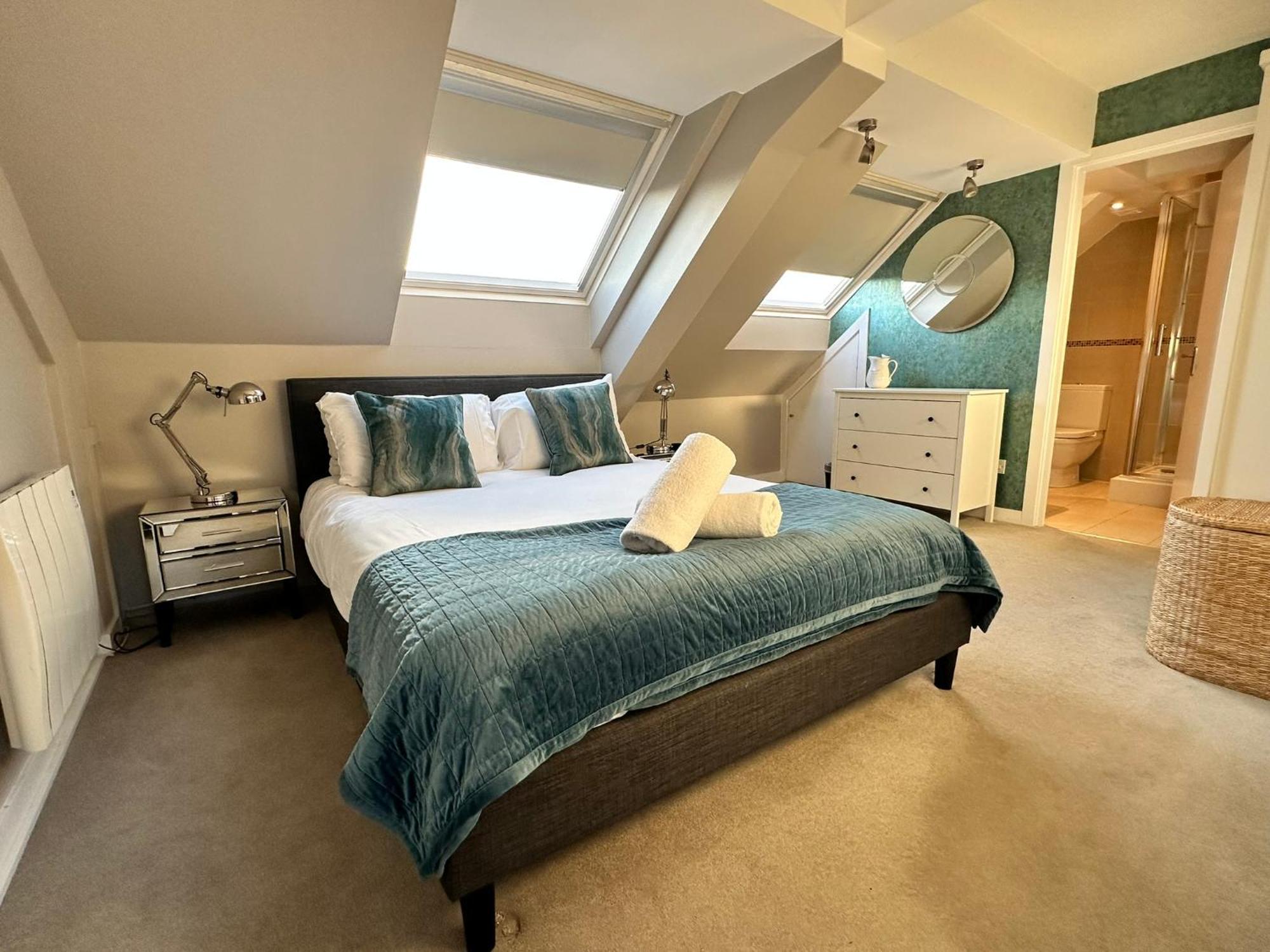 The Courtyard 2 Bedroom Apartments In Central Windsor With Parking エクステリア 写真