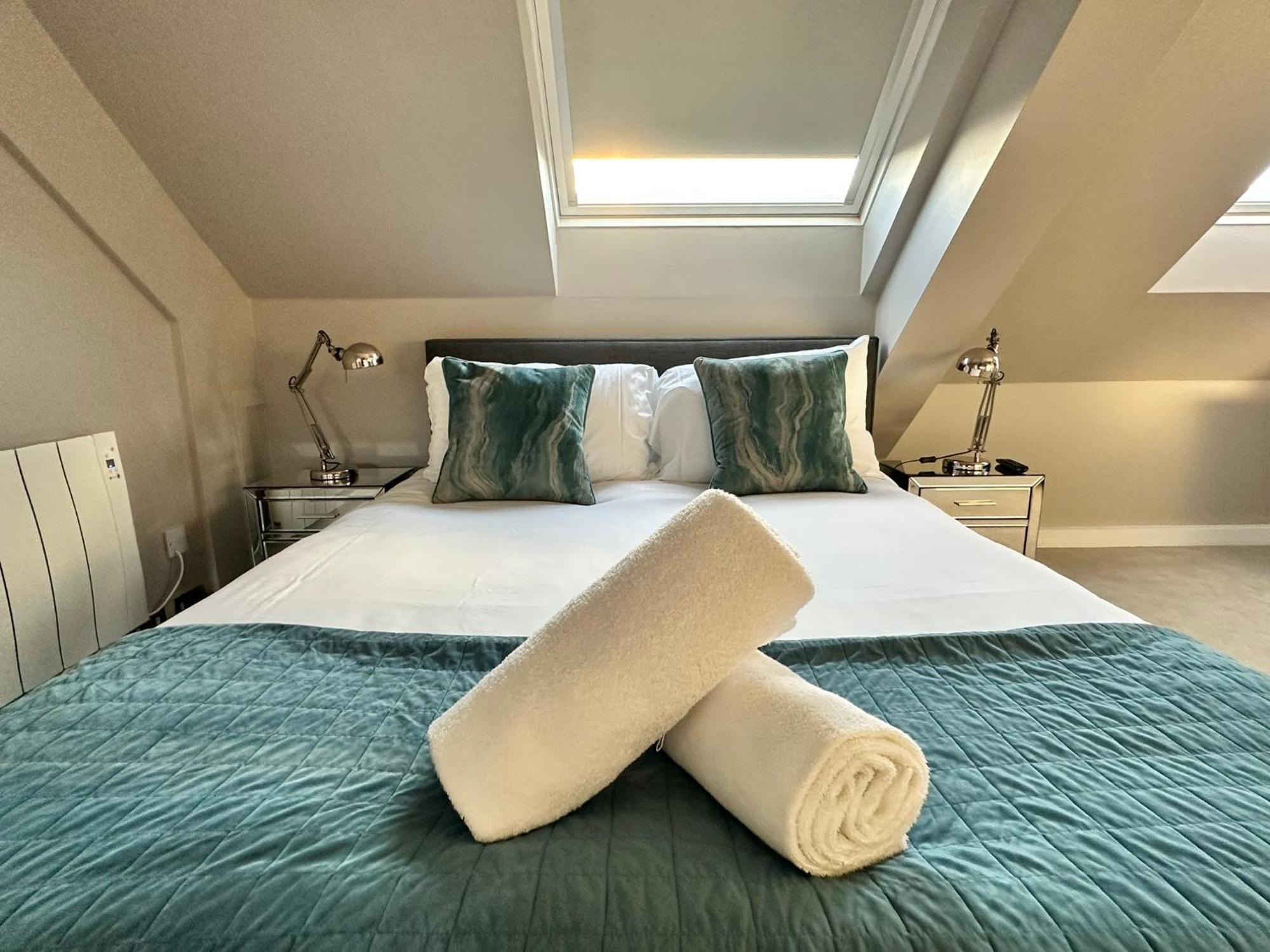 The Courtyard 2 Bedroom Apartments In Central Windsor With Parking エクステリア 写真