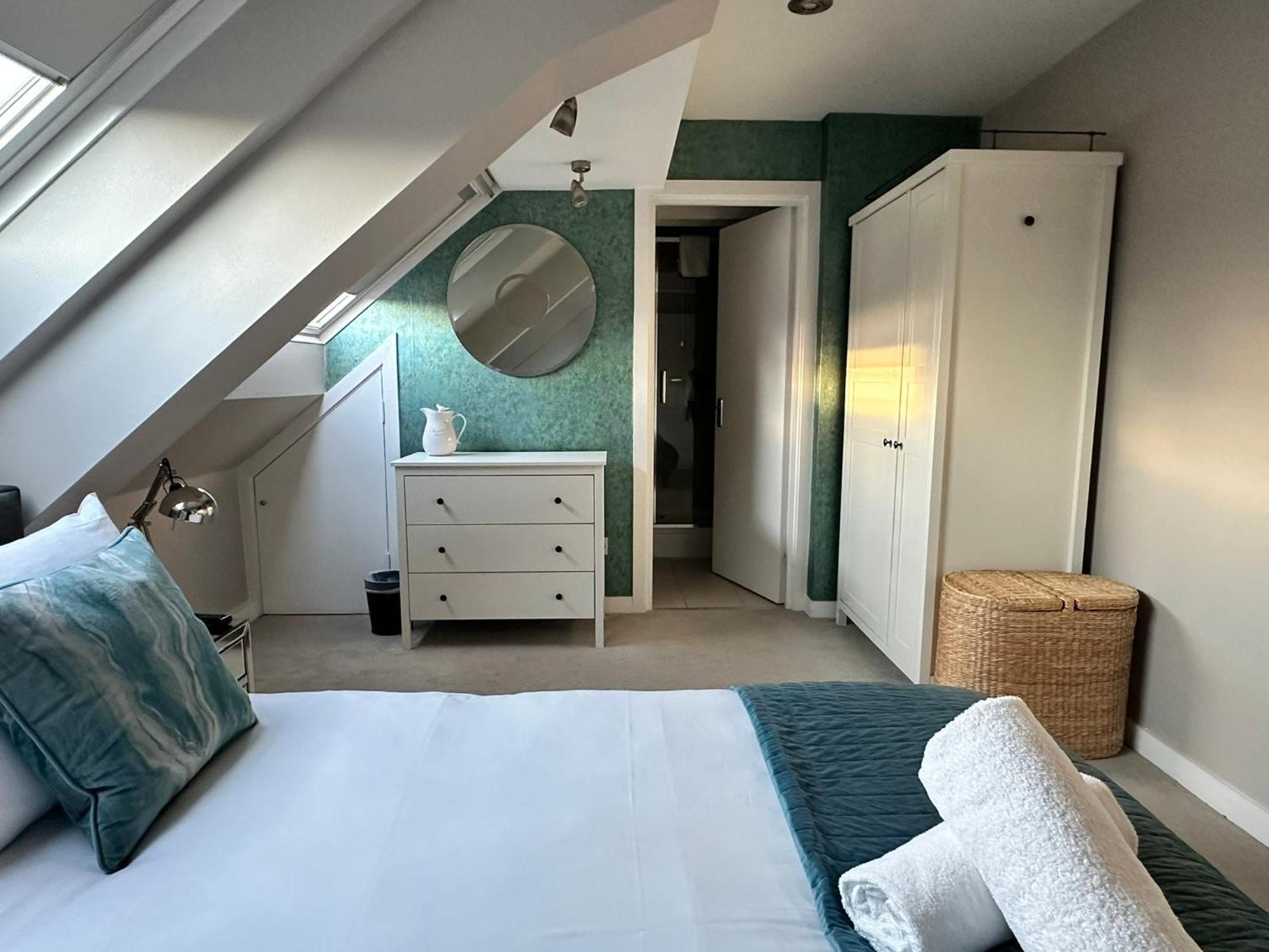 The Courtyard 2 Bedroom Apartments In Central Windsor With Parking エクステリア 写真