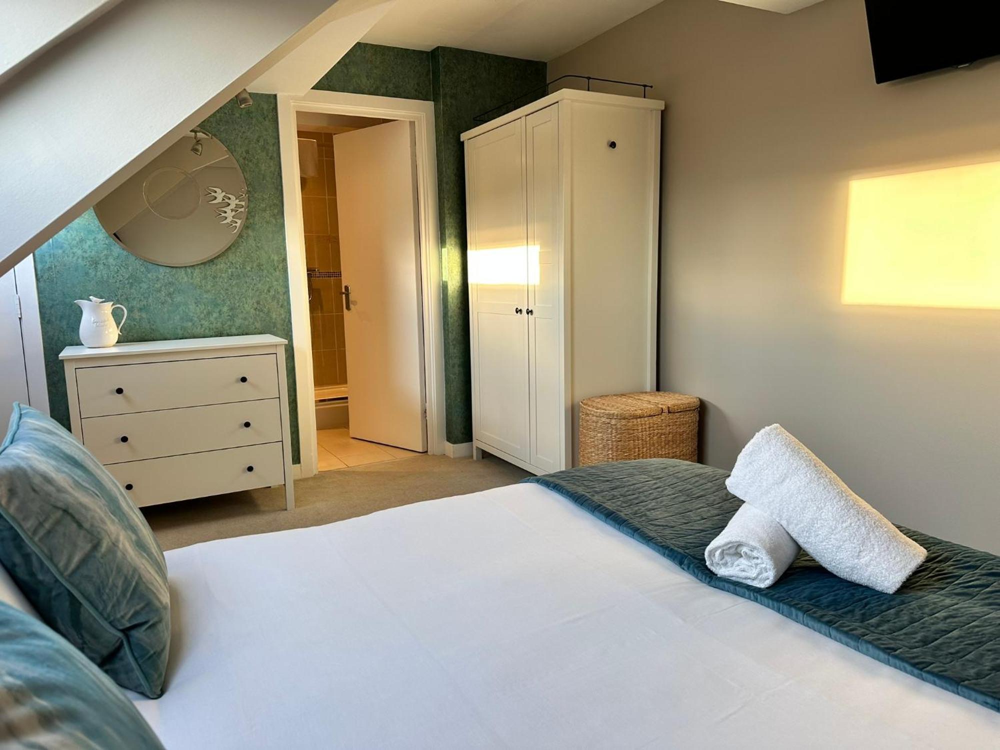 The Courtyard 2 Bedroom Apartments In Central Windsor With Parking エクステリア 写真