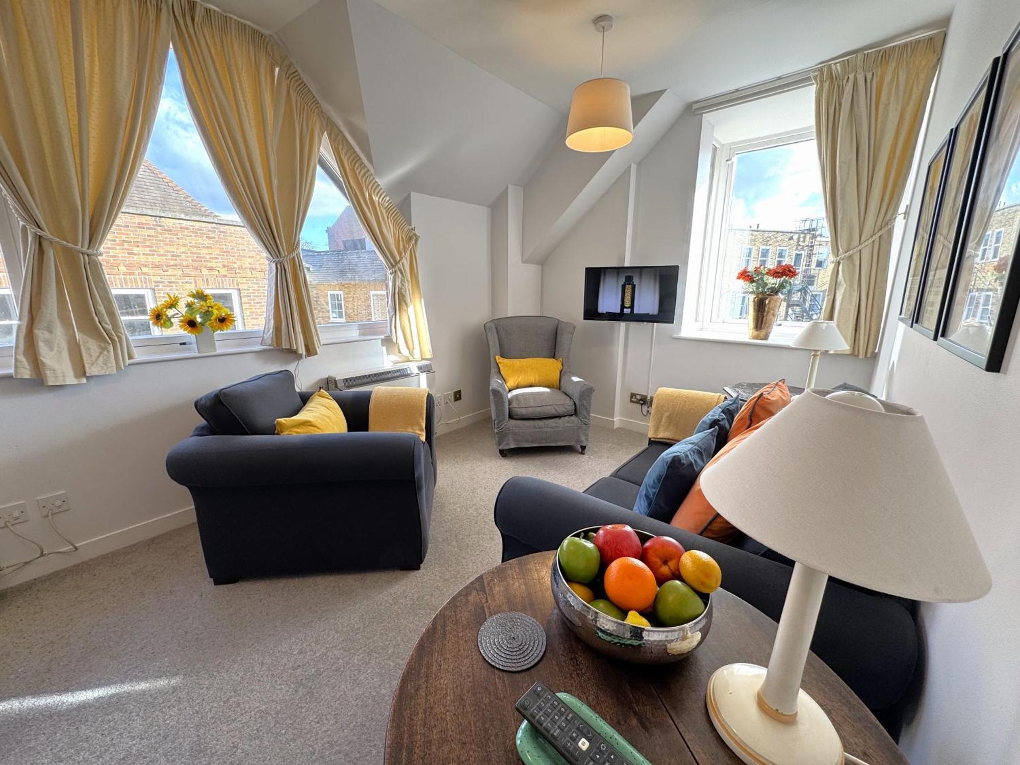 The Courtyard 2 Bedroom Apartments In Central Windsor With Parking エクステリア 写真