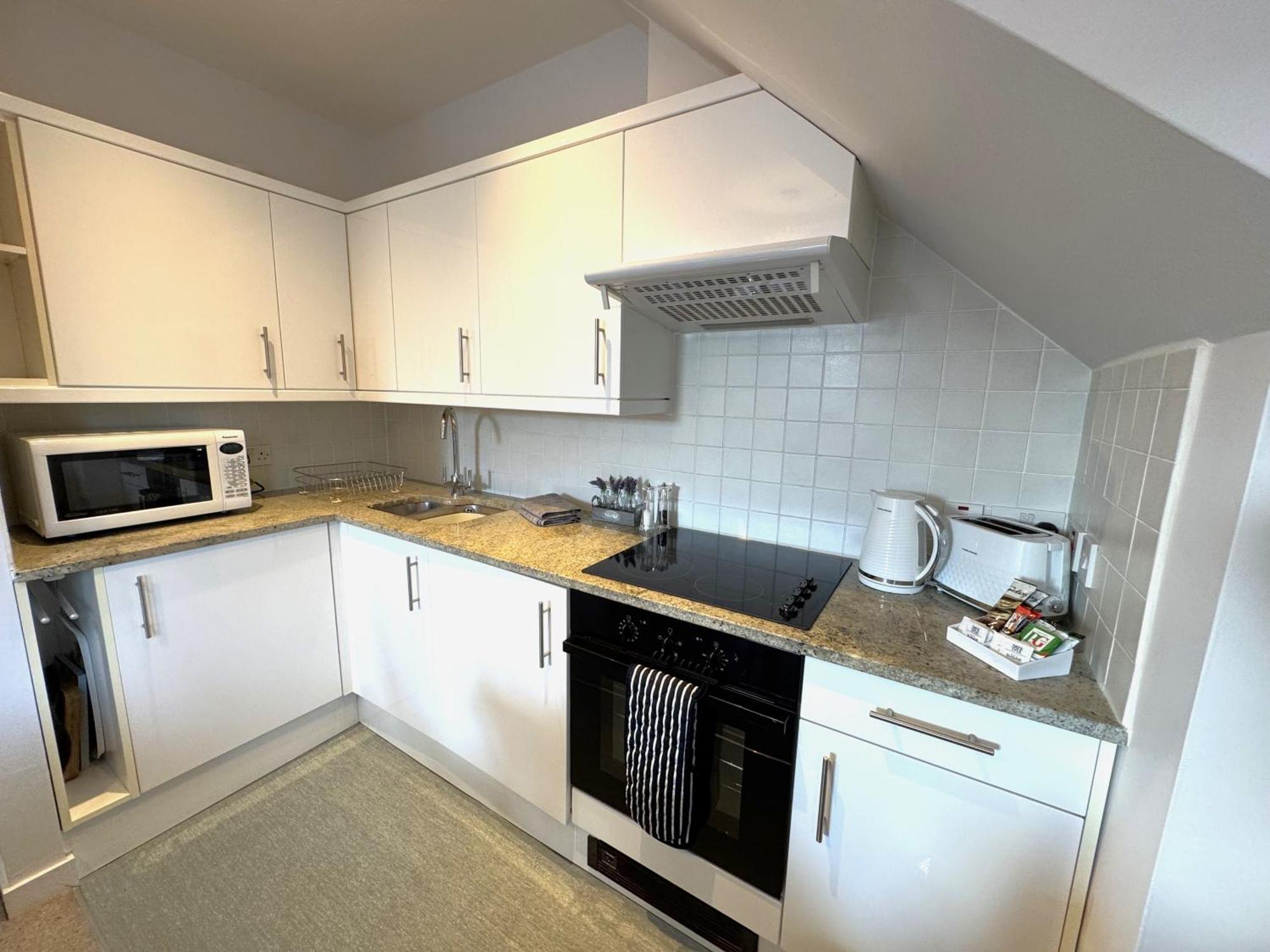 The Courtyard 2 Bedroom Apartments In Central Windsor With Parking エクステリア 写真