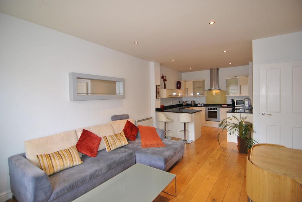 The Courtyard 2 Bedroom Apartments In Central Windsor With Parking エクステリア 写真