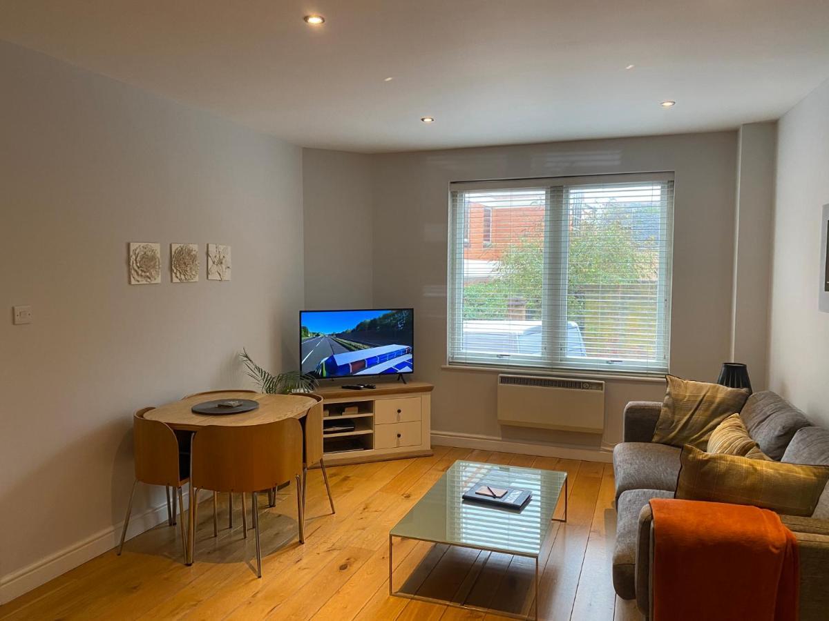 The Courtyard 2 Bedroom Apartments In Central Windsor With Parking エクステリア 写真